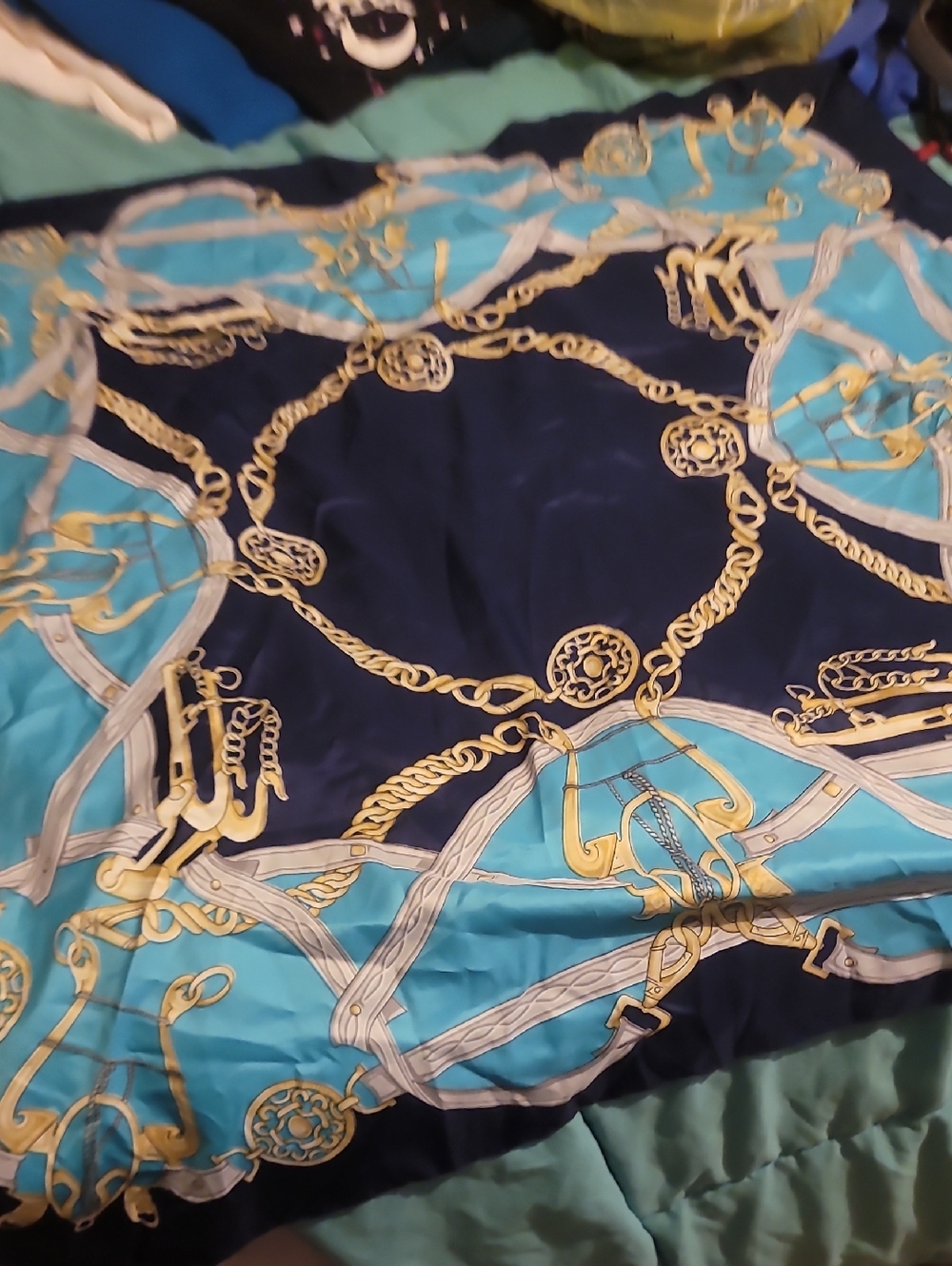 Vintage Style Chain and Strap Print Scarf